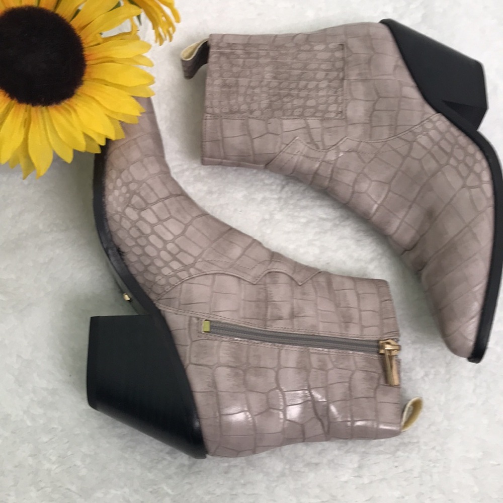 RAYE Flag Boot in Taupe - Picture 3 of 7